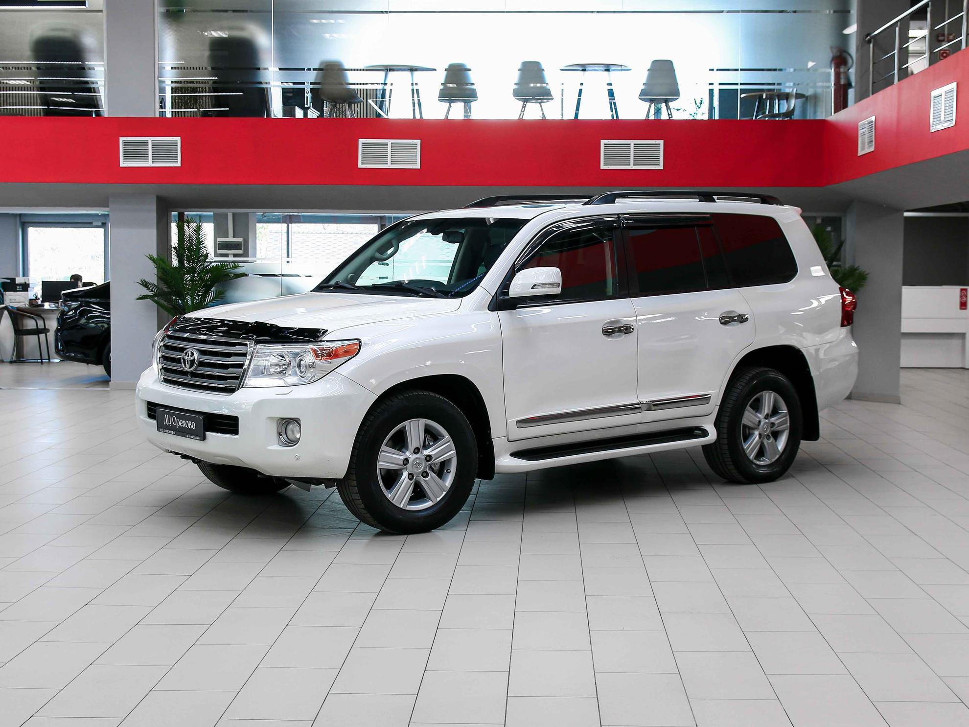 Toyota Land Cruiser 2013, белый, ДЦ Орехово