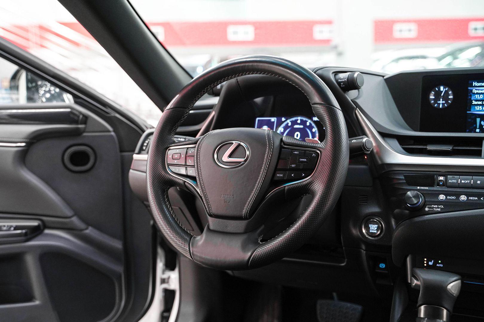 Lexus ES 2019, белый, ДЦ Орехово