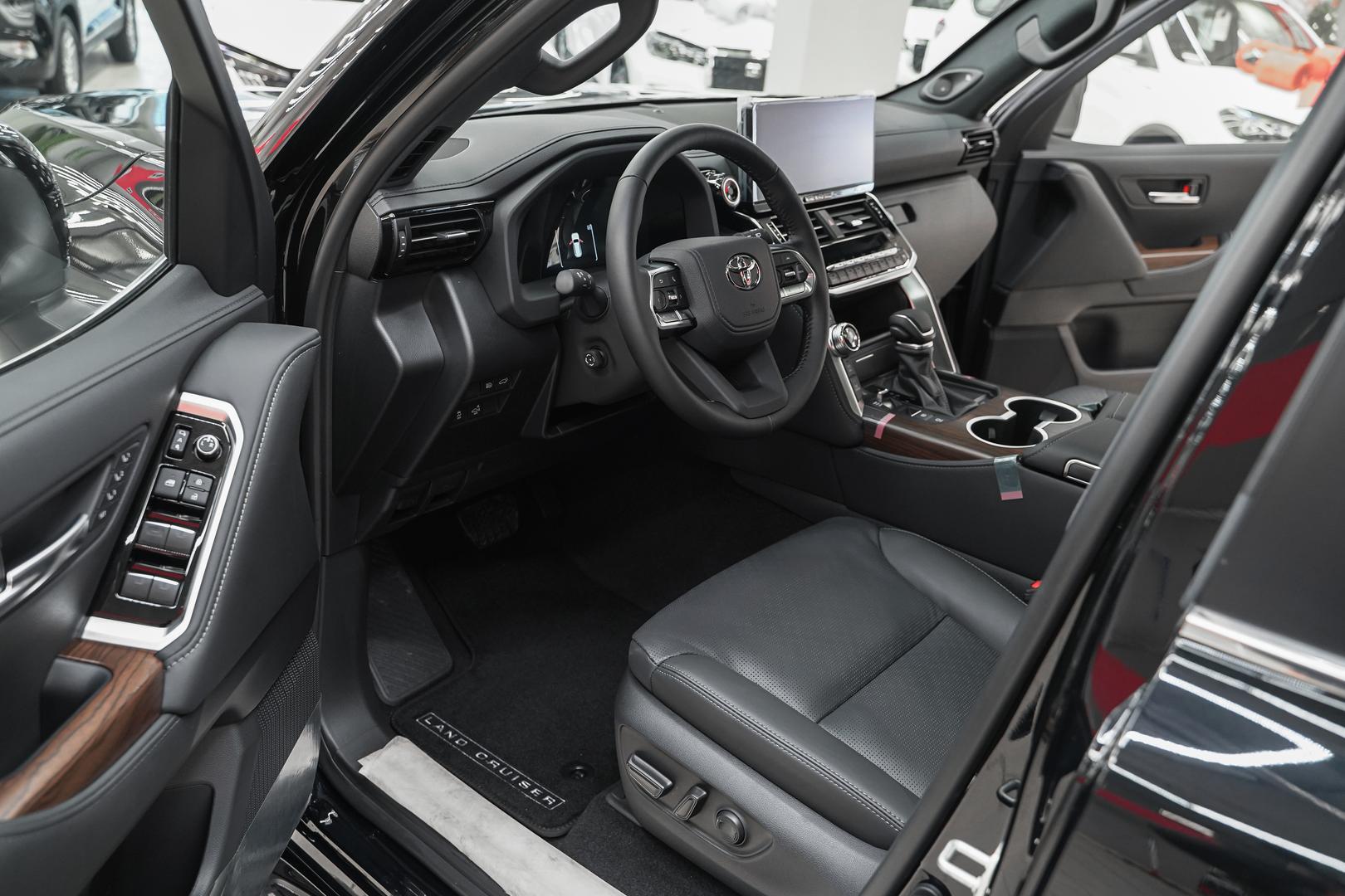 Toyota Land Cruiser 2025, черный, ДЦ Орехово