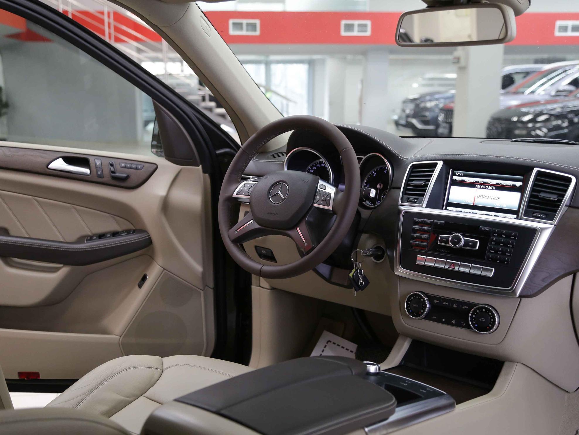 Mercedes-Benz GL-Класс 2014, коричневый, ДЦ Орехово