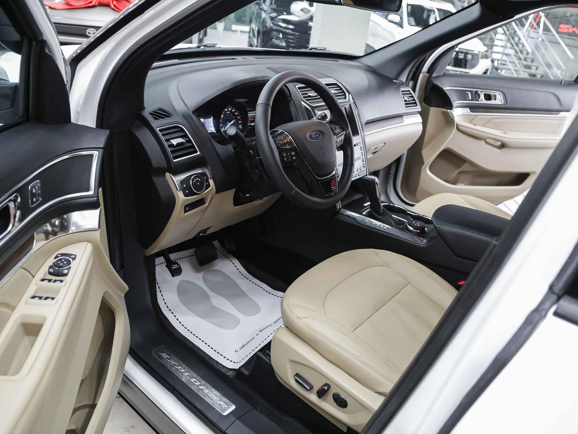 Ford Explorer 2018, белый, ДЦ Орехово