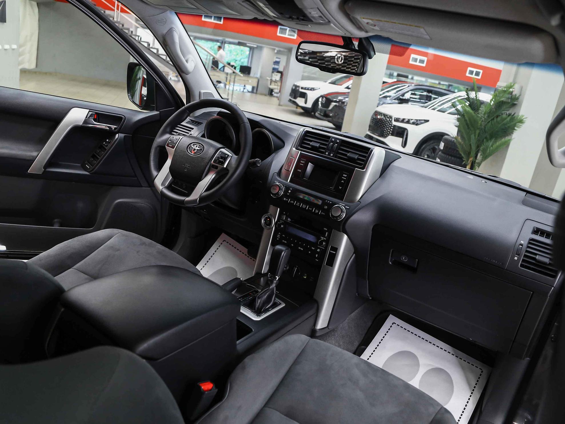 Toyota Land Cruiser Prado 2011, серый, ДЦ Орехово