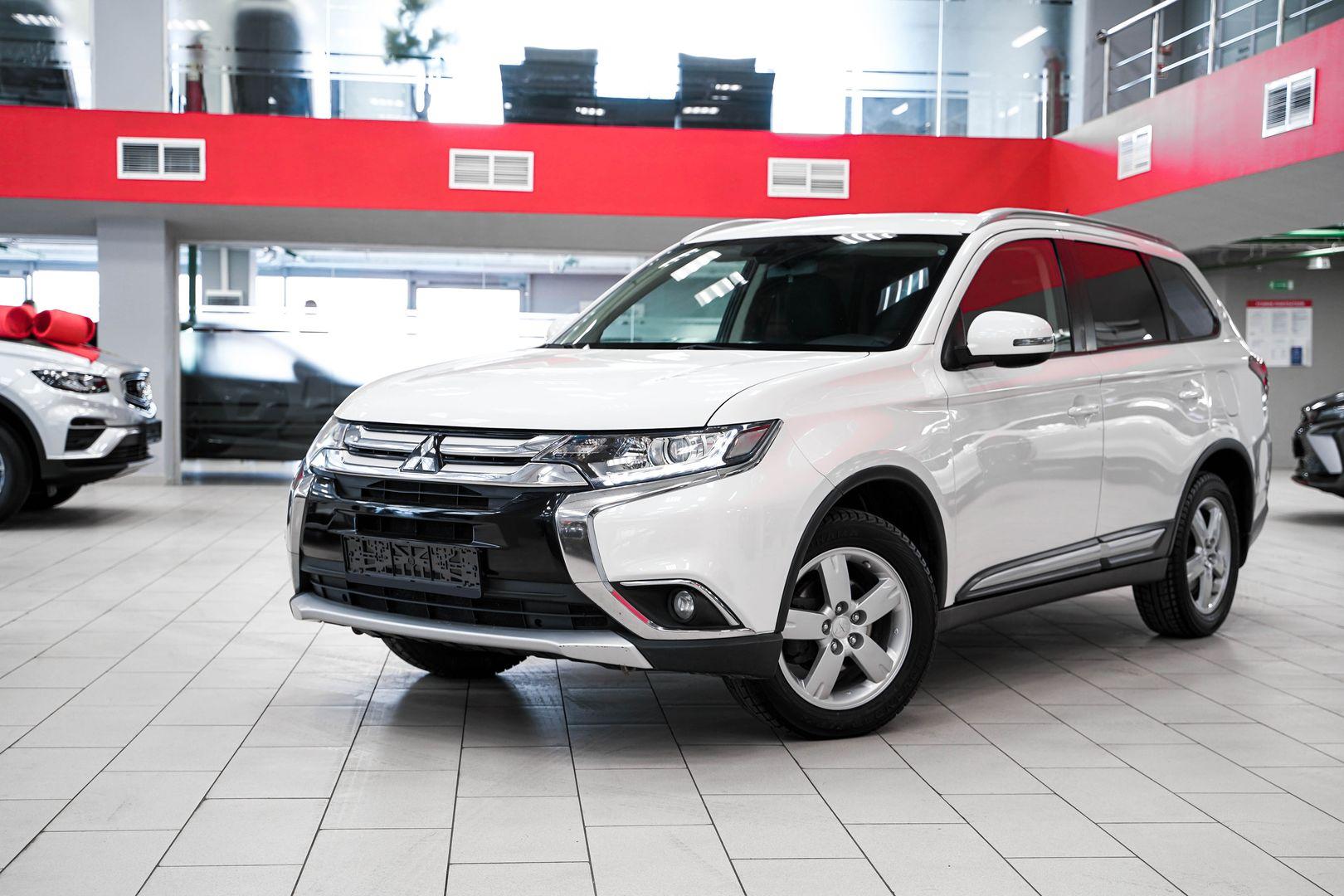 Mitsubishi Outlander 2016, белый, ДЦ Орехово