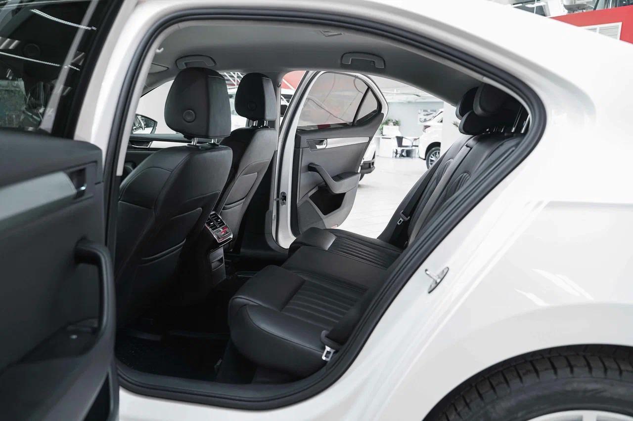 Skoda Superb 2018, белый, ДЦ Орехово