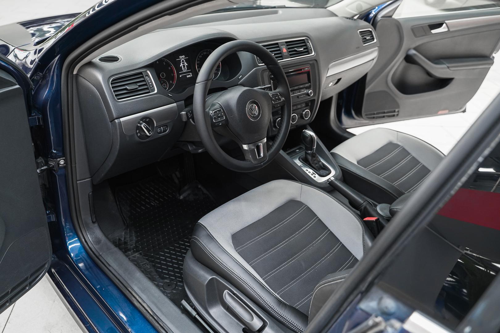 Volkswagen Jetta 2012, синий, ДЦ Орехово
