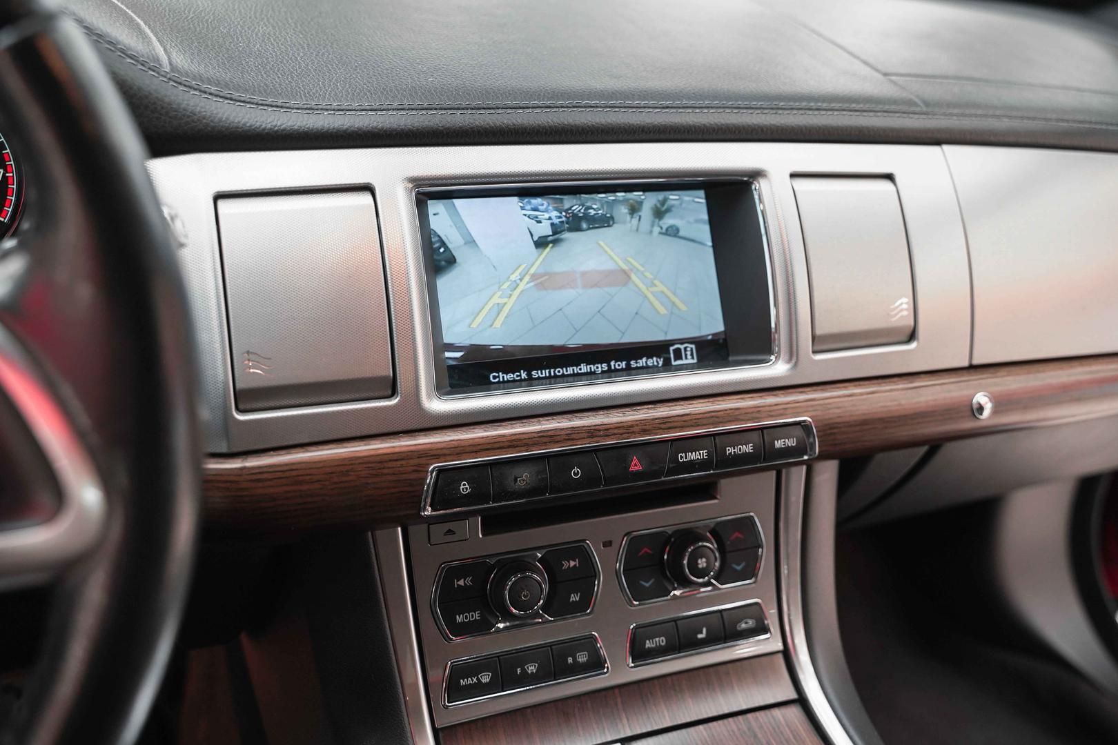 Jaguar XF 2014, красный, ДЦ Орехово