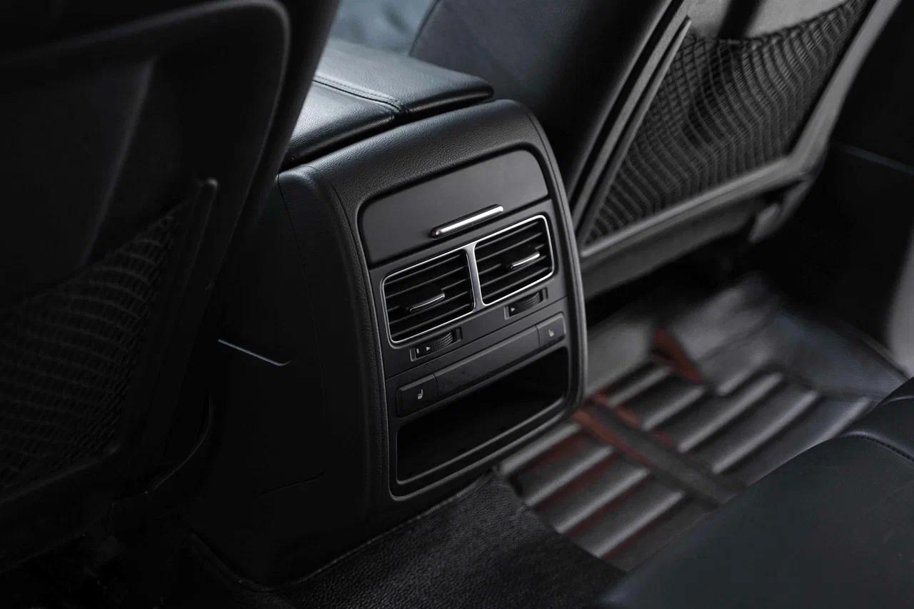 Volkswagen Touareg 2016, белый, ДЦ Орехово