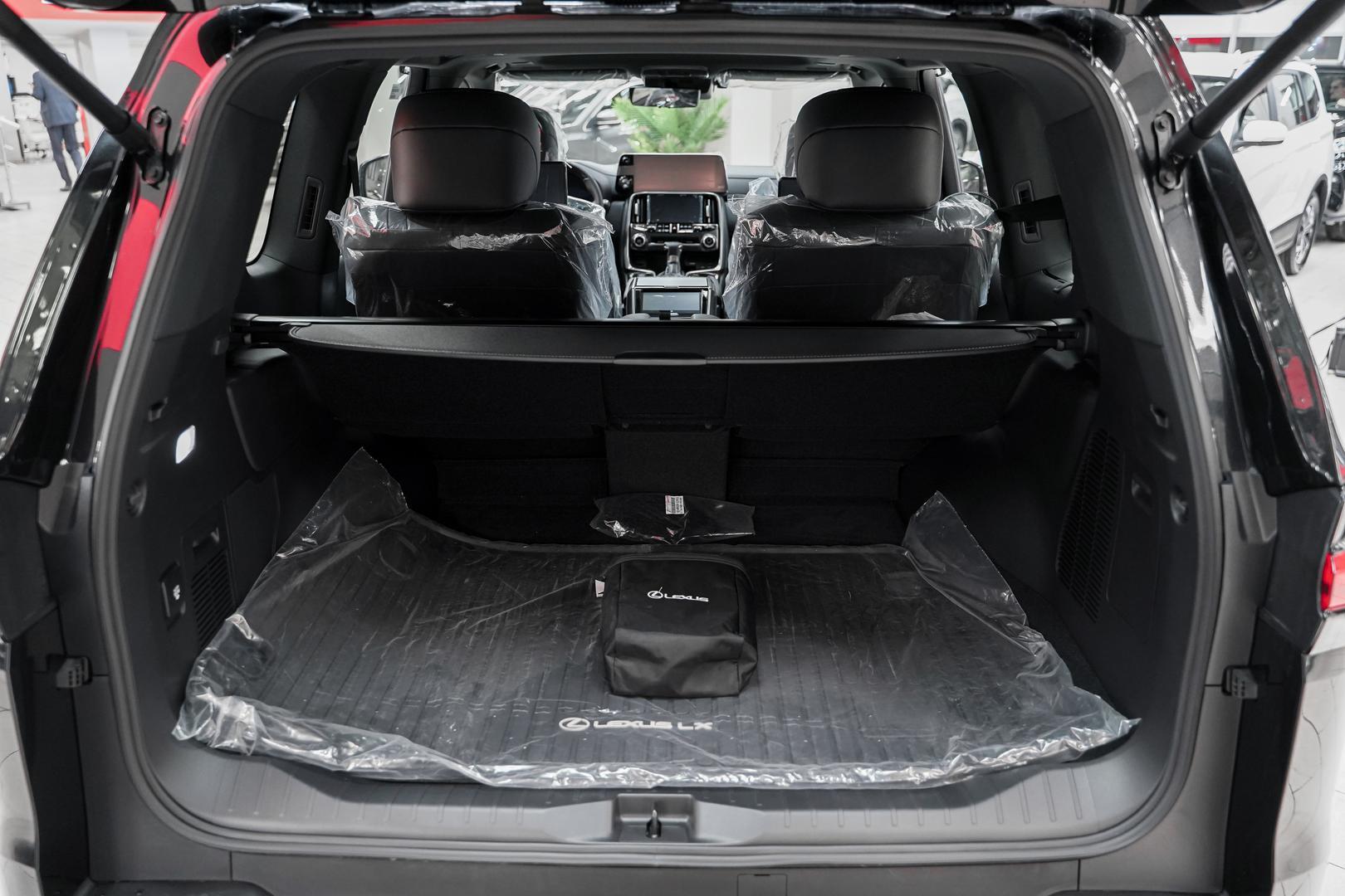 Lexus LX 2025, черный, ДЦ Орехово