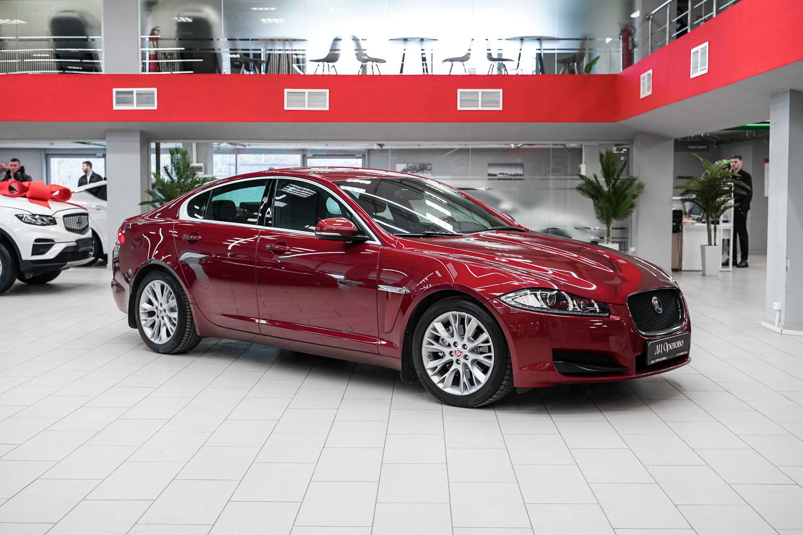 Jaguar XF 2014, красный, ДЦ Орехово