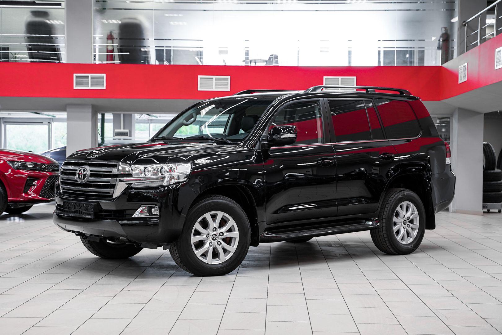 Toyota Land Cruiser 2016, черный, ДЦ Орехово