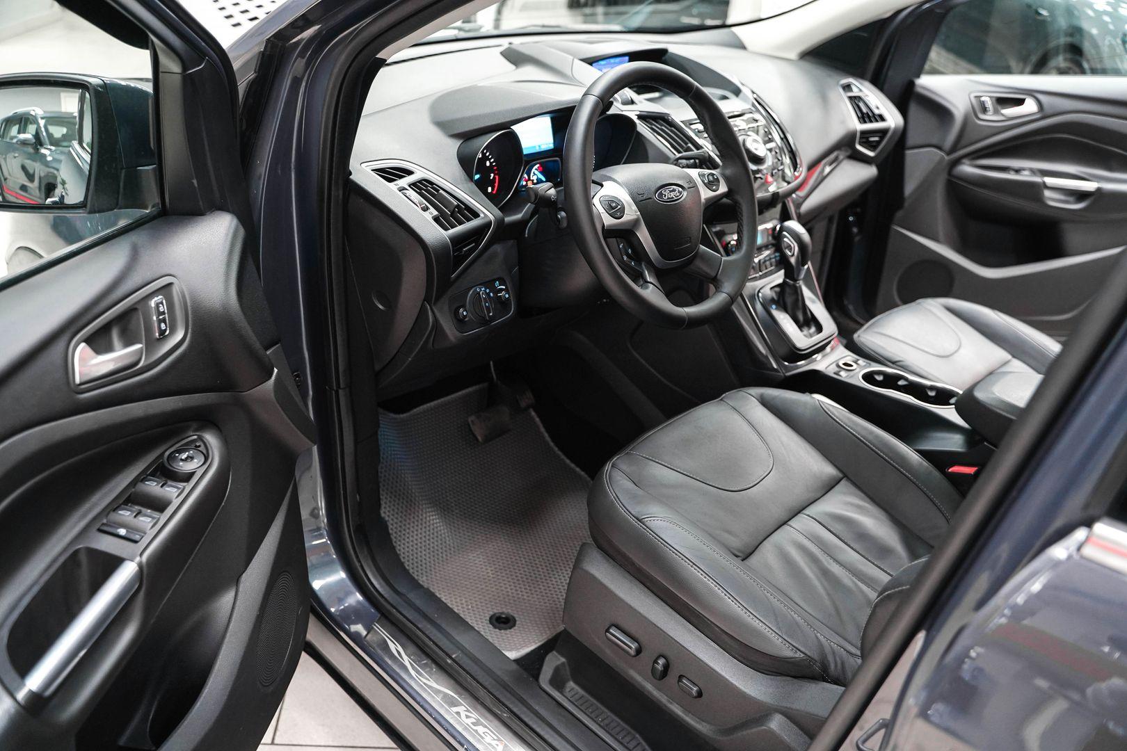 Ford Kuga 2013, серый, ДЦ Орехово