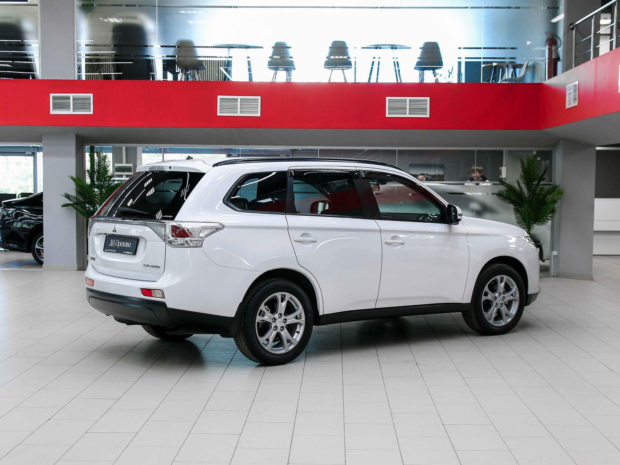 Mitsubishi Outlander 2012, белый, ДЦ Орехово