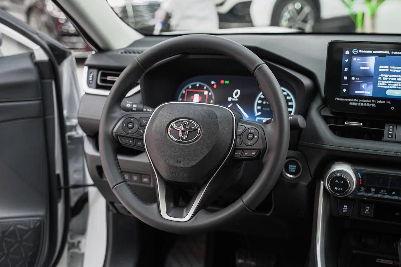 Toyota RAV4 2025, белый, ДЦ Орехово