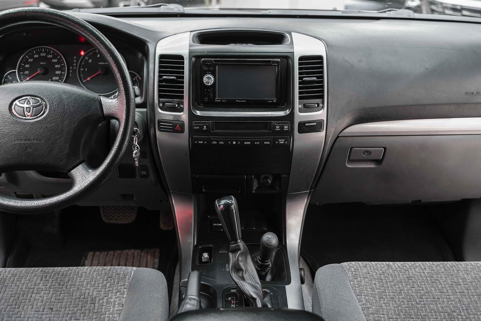 Toyota Land Cruiser Prado 2004, черный, ДЦ Орехово