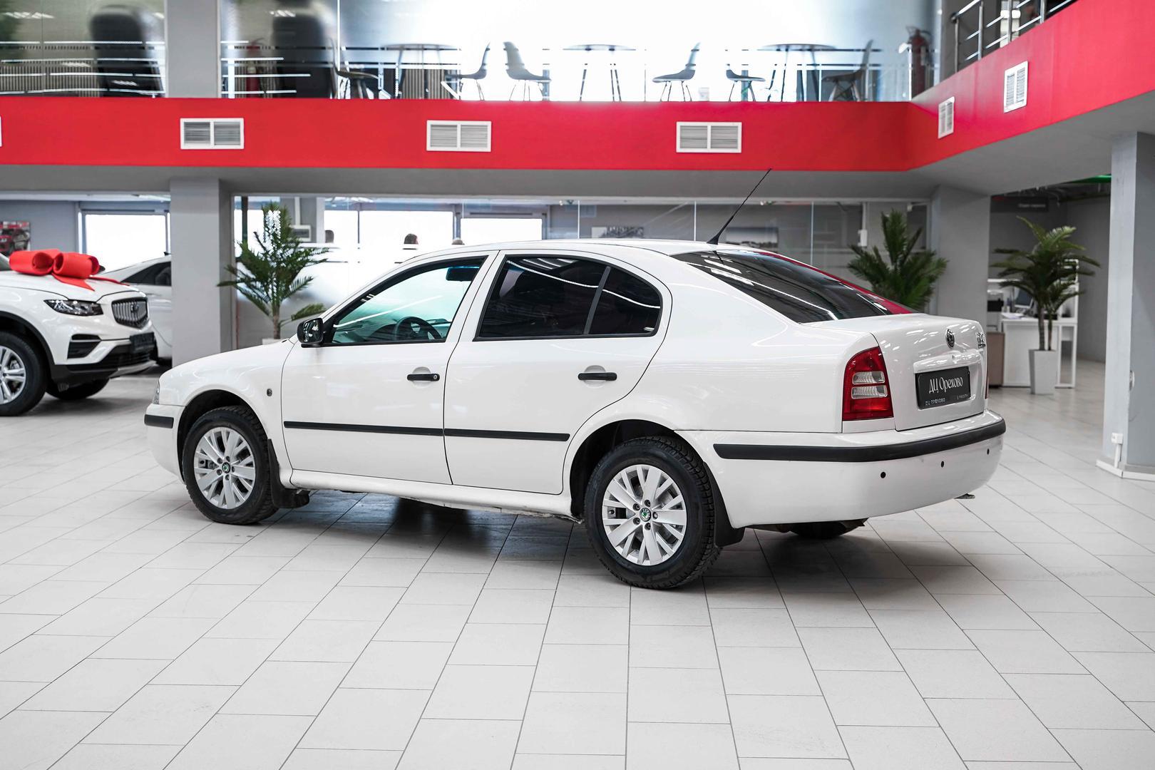 Skoda Octavia 2008, белый, ДЦ Орехово