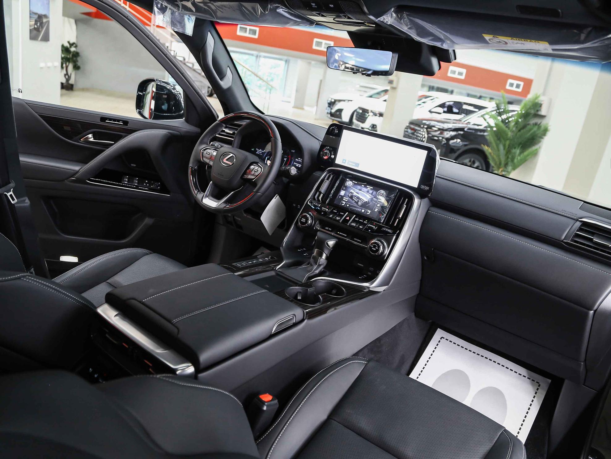 Lexus LX 2026, черный, ДЦ Орехово