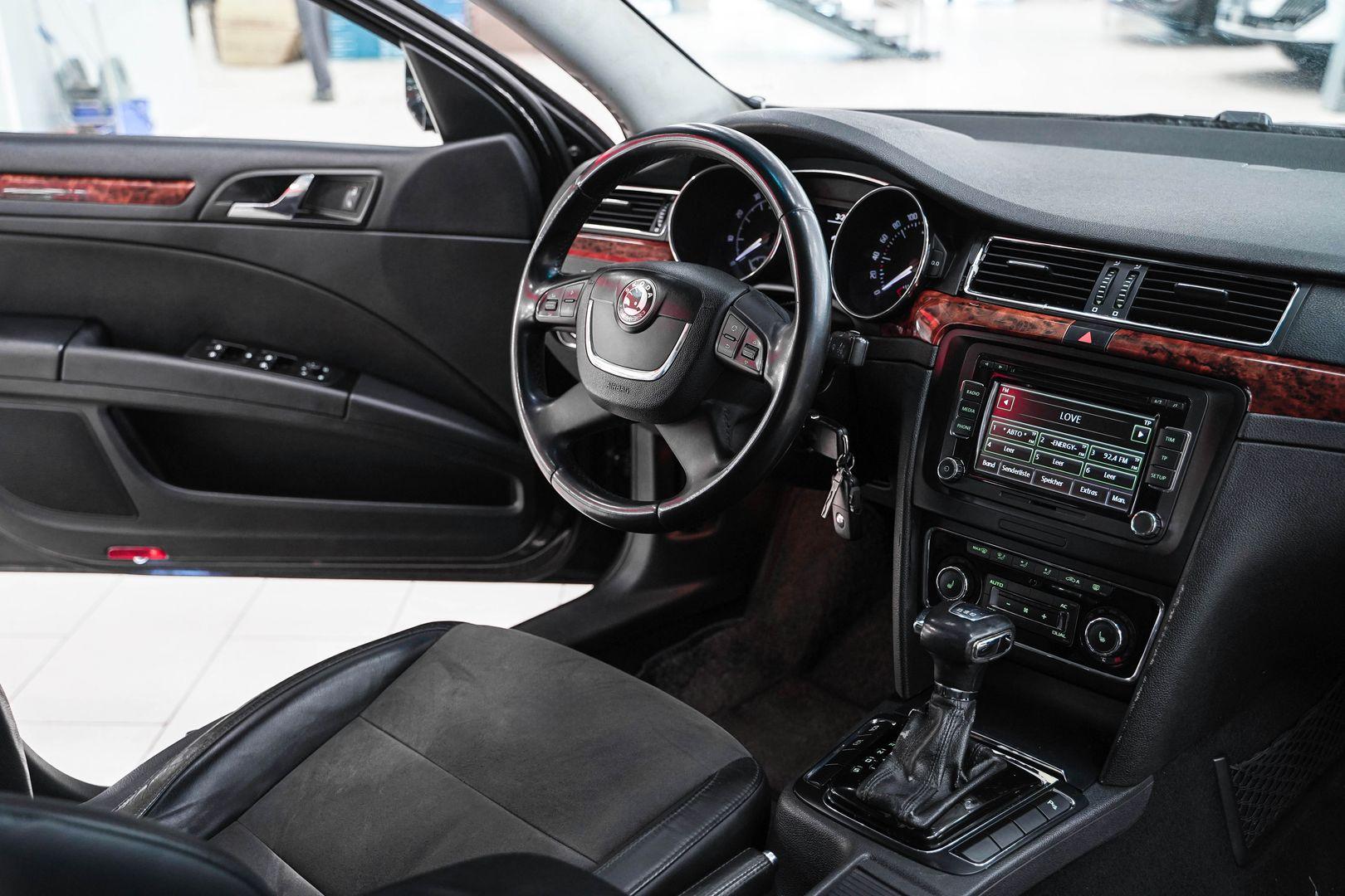 Skoda Superb 2010, черный, ДЦ Орехово