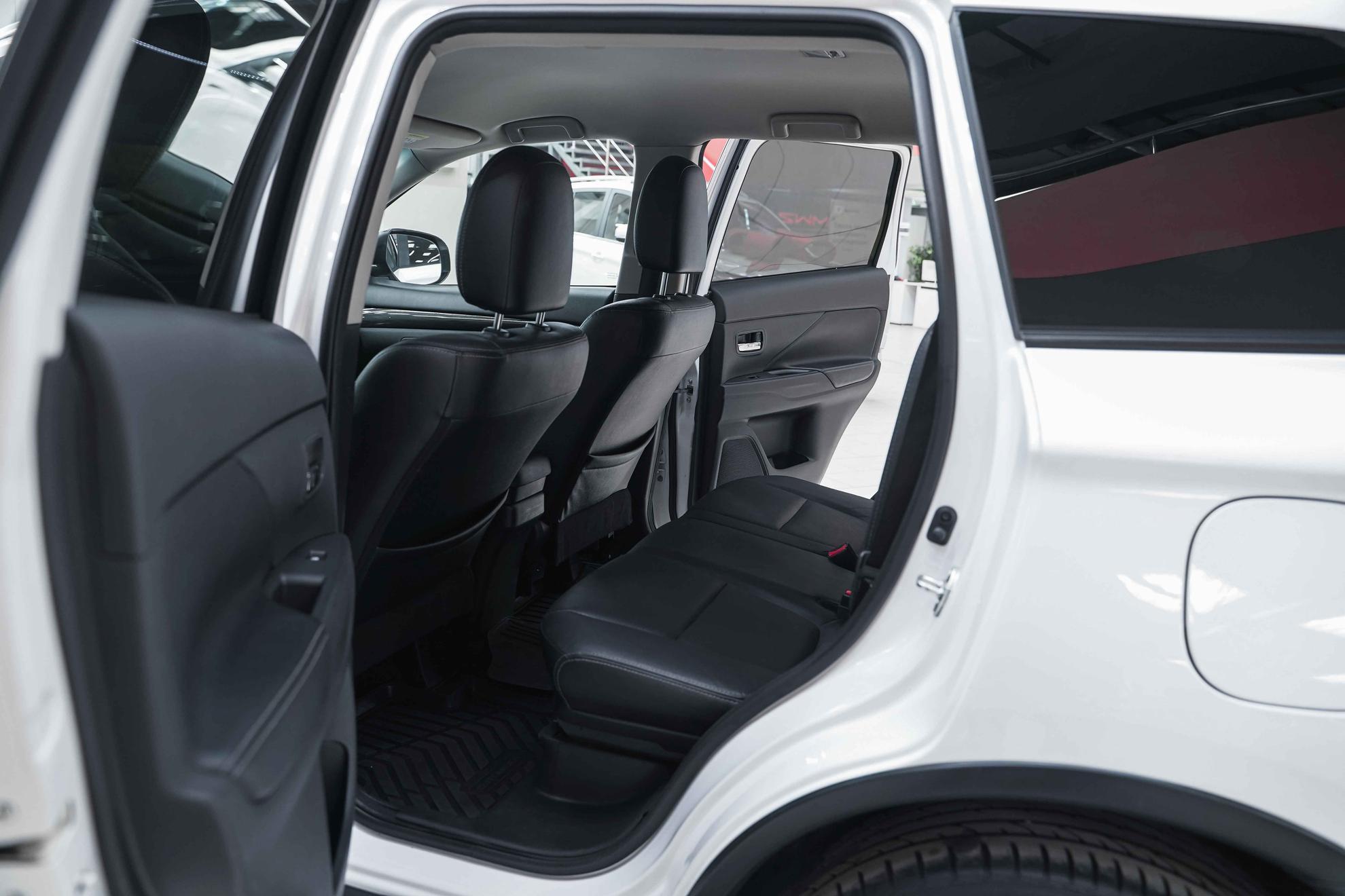 Mitsubishi Outlander 2017, белый, ДЦ Орехово