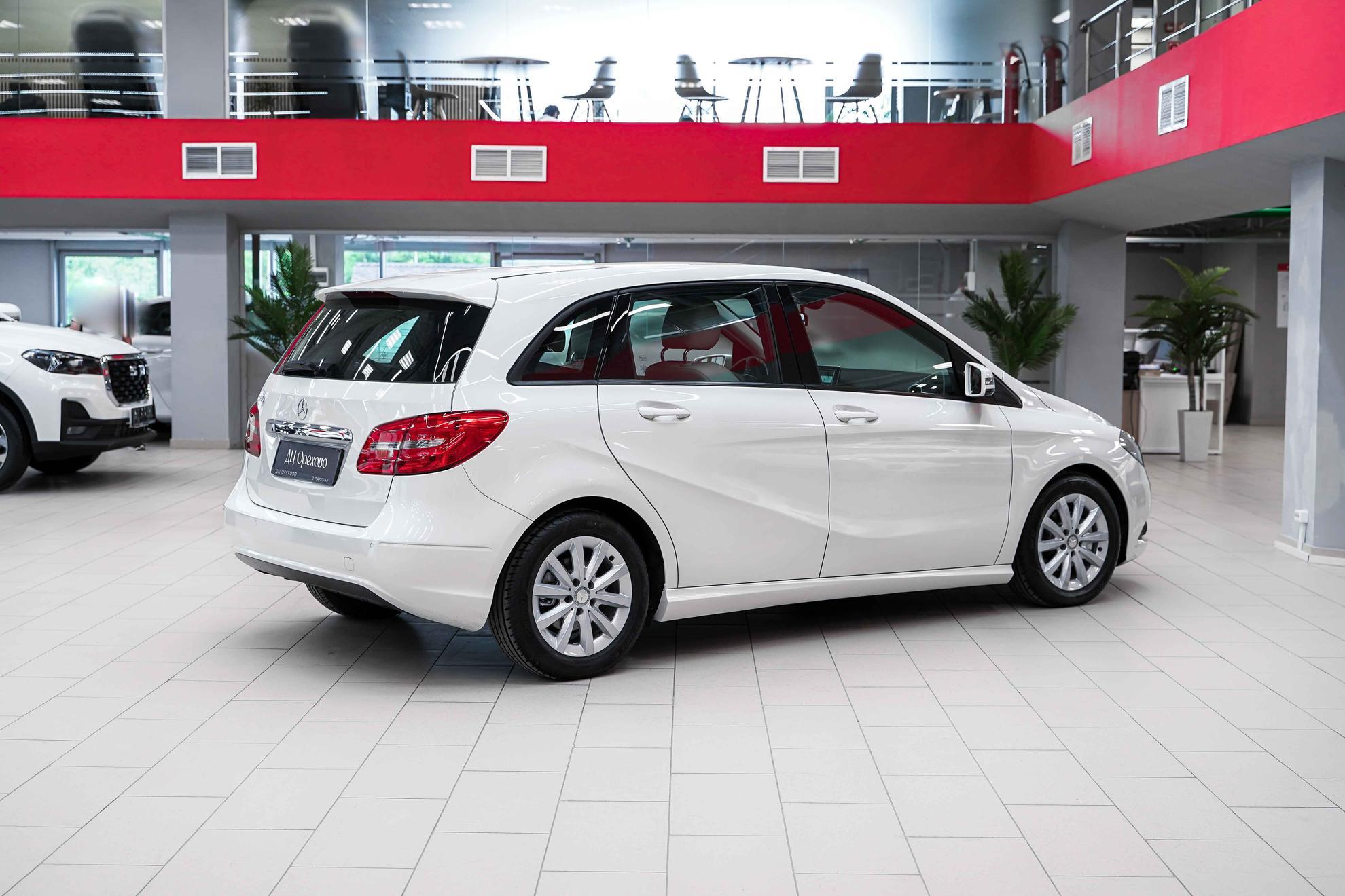 Mercedes-Benz B-Класс 2013, белый, ДЦ Орехово