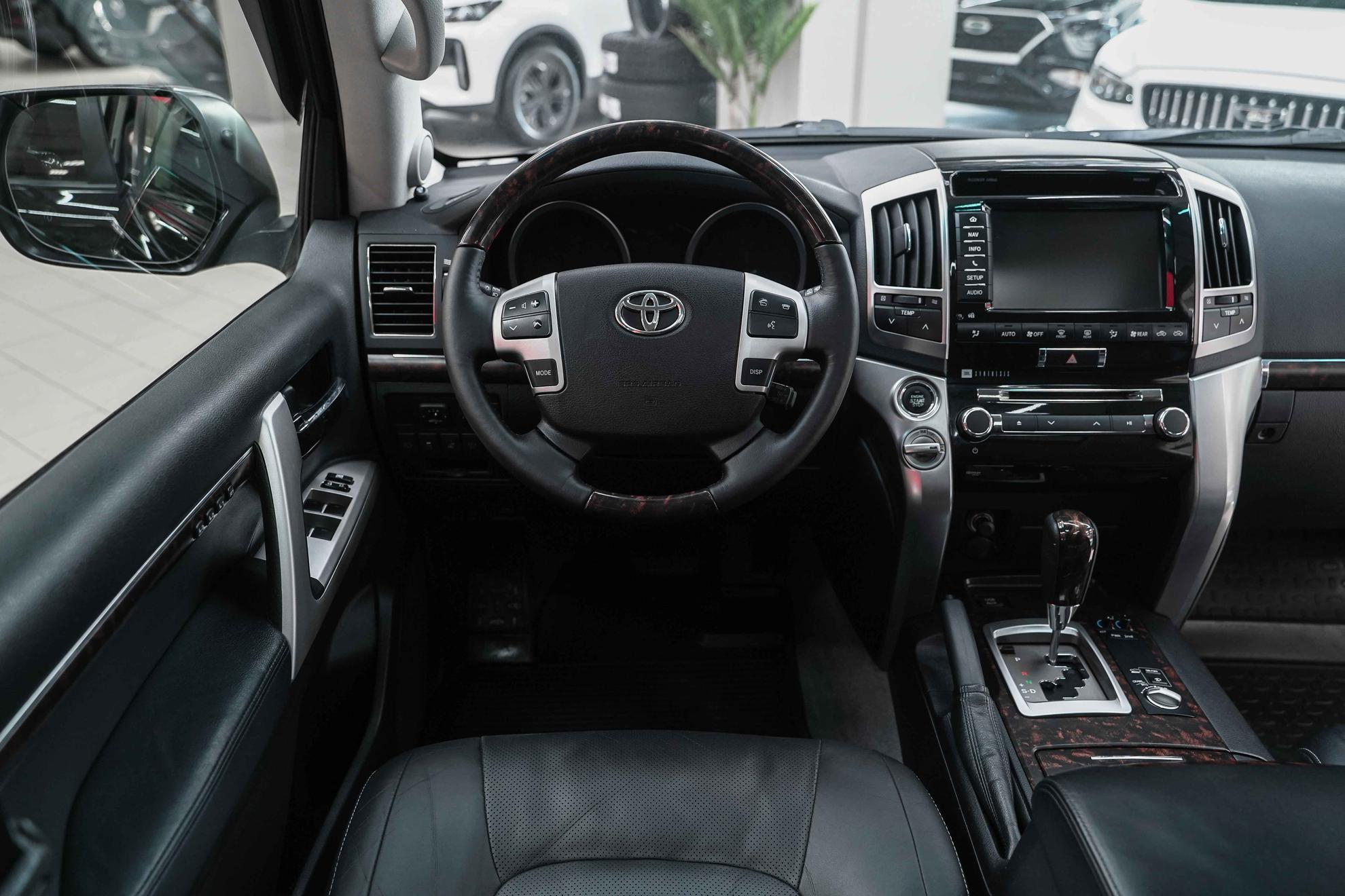 Toyota Land Cruiser 2014, черный, ДЦ Орехово