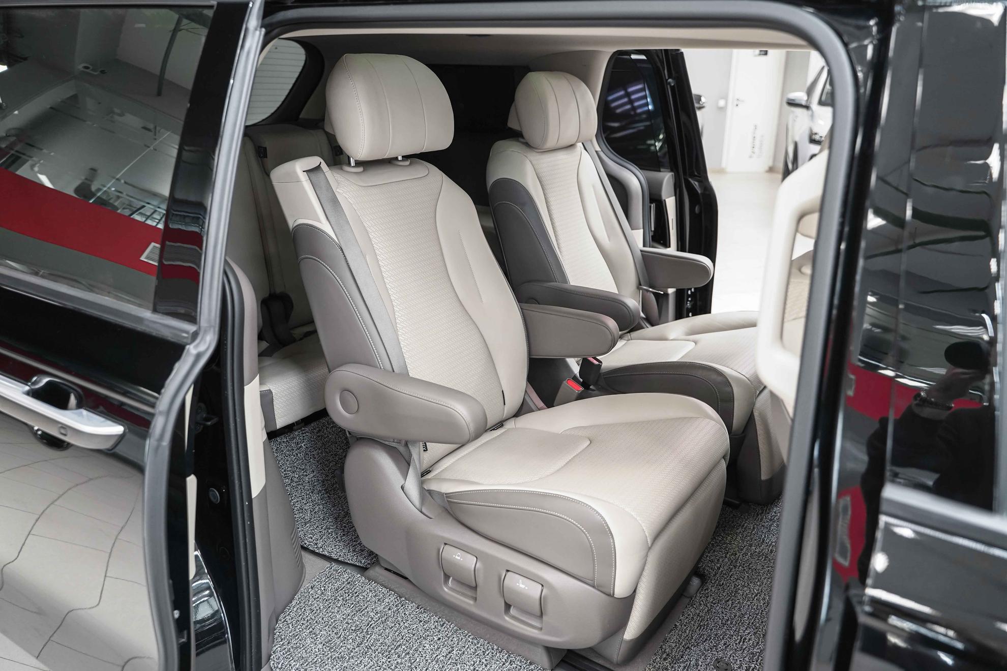 Kia Carnival 2023, черный, ДЦ Орехово