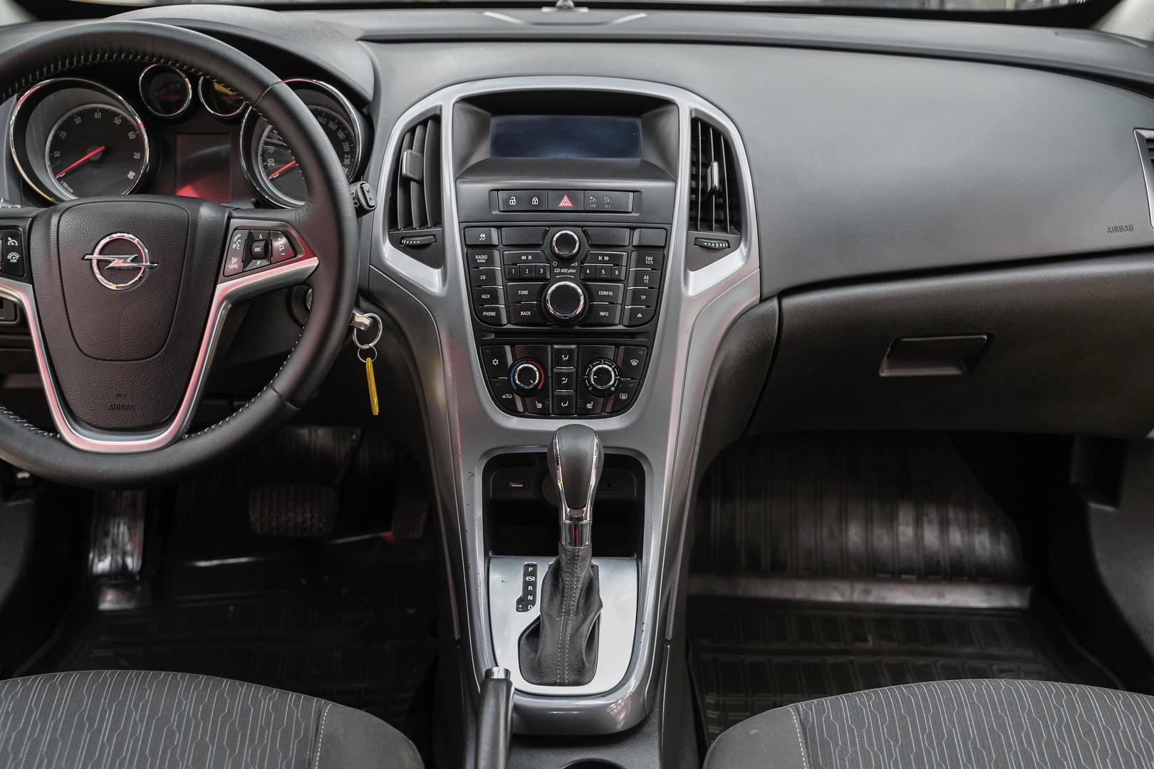 Opel Astra 2014, желтый, ДЦ Орехово