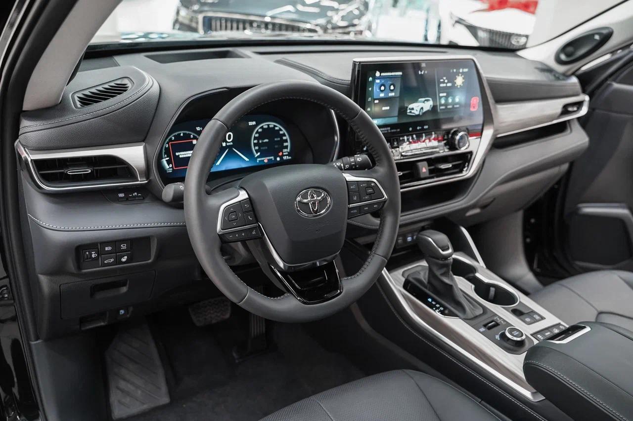 Toyota Highlander 2025, черный, ДЦ Орехово