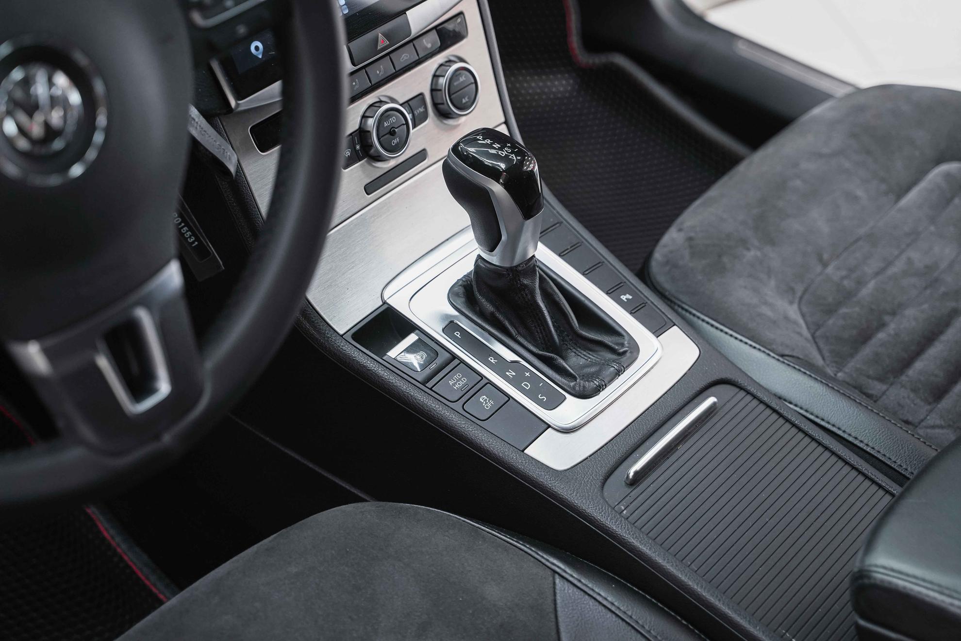 Volkswagen Passat 2012, белый, ДЦ Орехово