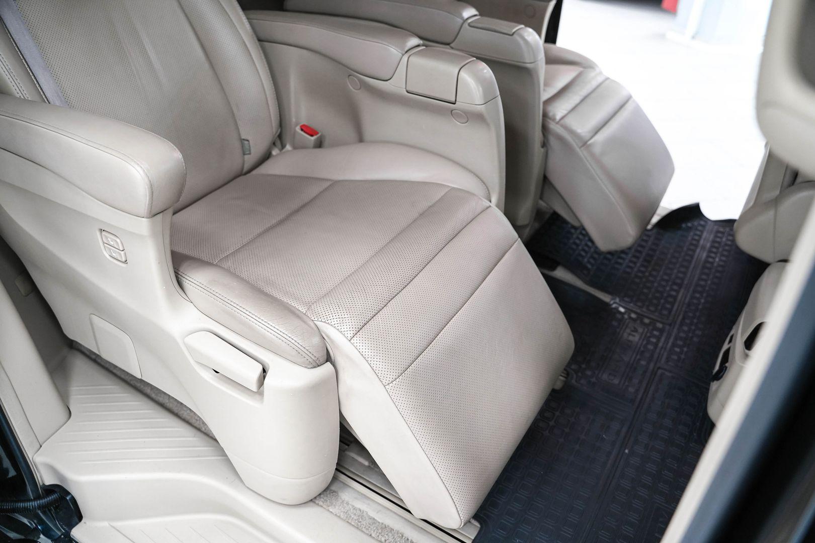 Toyota Alphard 2012, черный, ДЦ Орехово