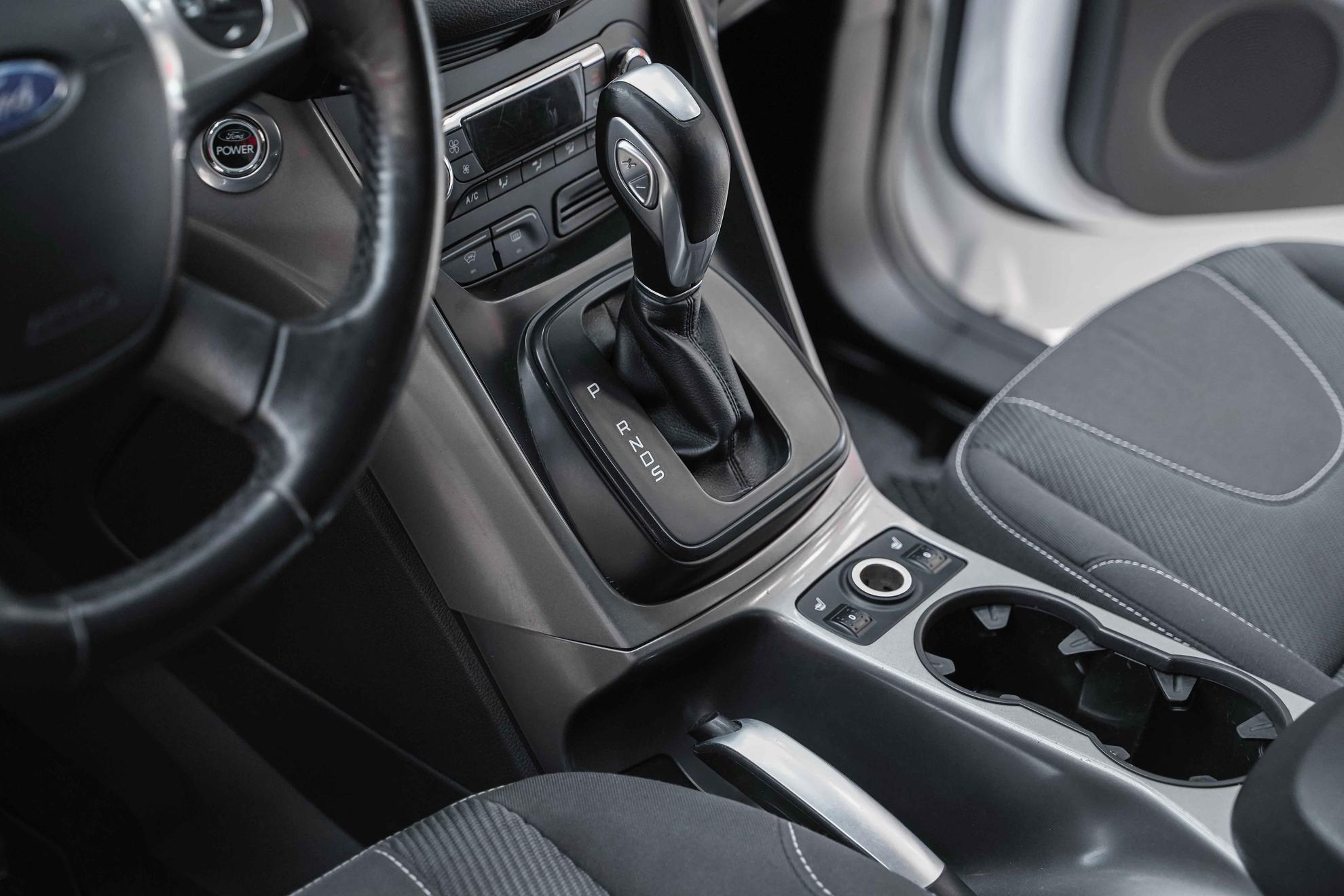 Ford Kuga 2013, белый, ДЦ Орехово