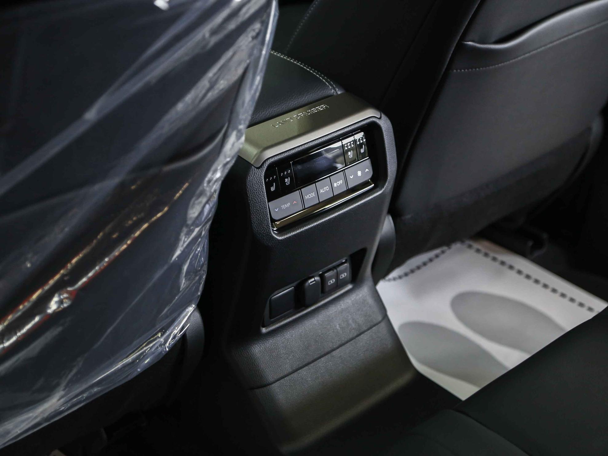 Toyota Land Cruiser Prado 2026, черный, ДЦ Орехово