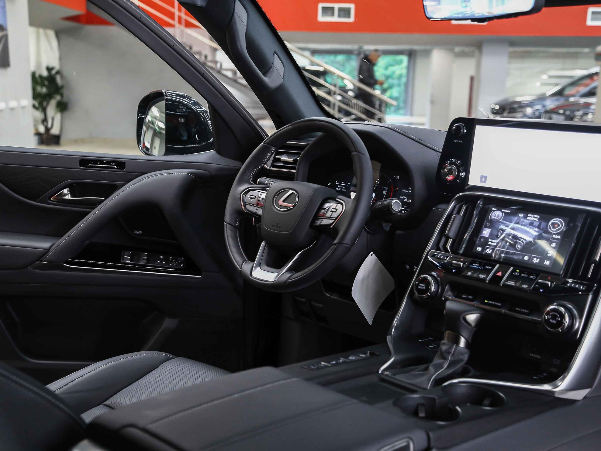 Lexus LX 2026, черный, ДЦ Орехово