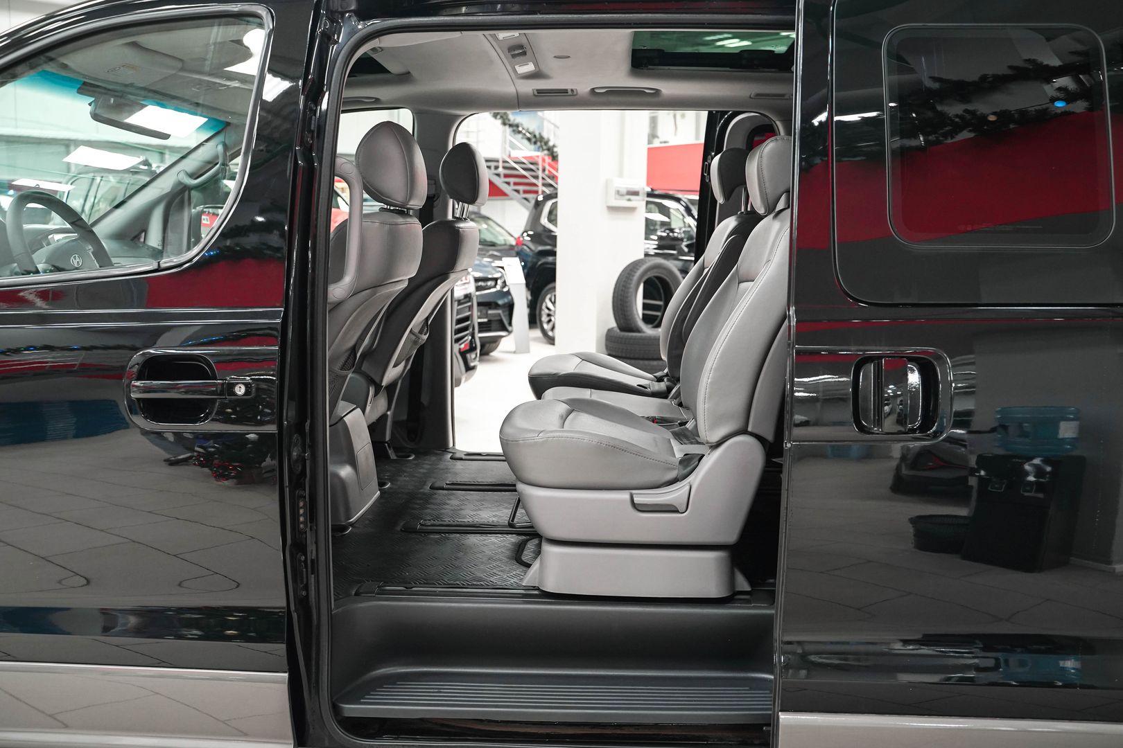 Hyundai Grand Starex 2012, черный, ДЦ Орехово