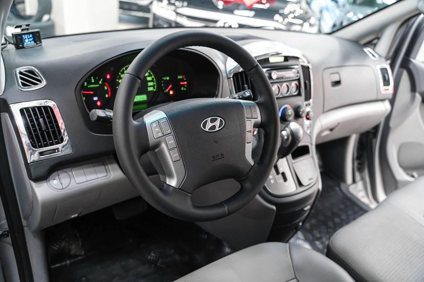 Hyundai Grand Starex 2011, серый, ДЦ Орехово