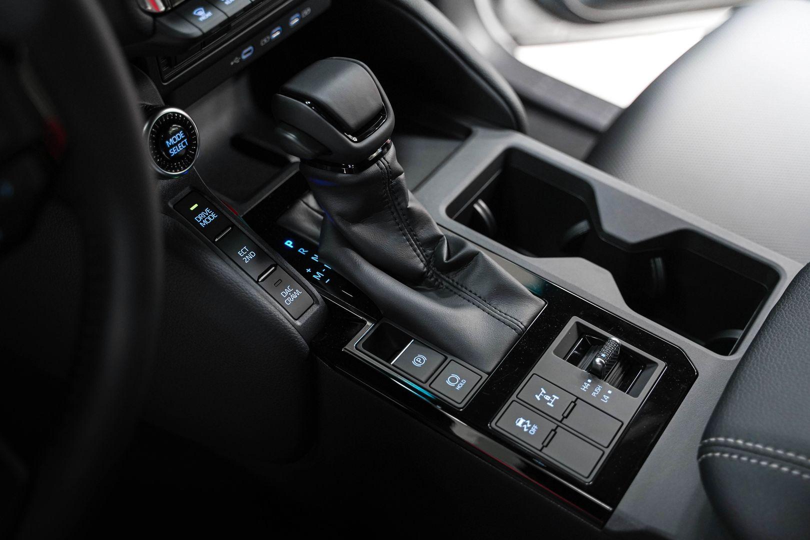 Toyota Land Cruiser Prado 2024, белый, ДЦ Орехово