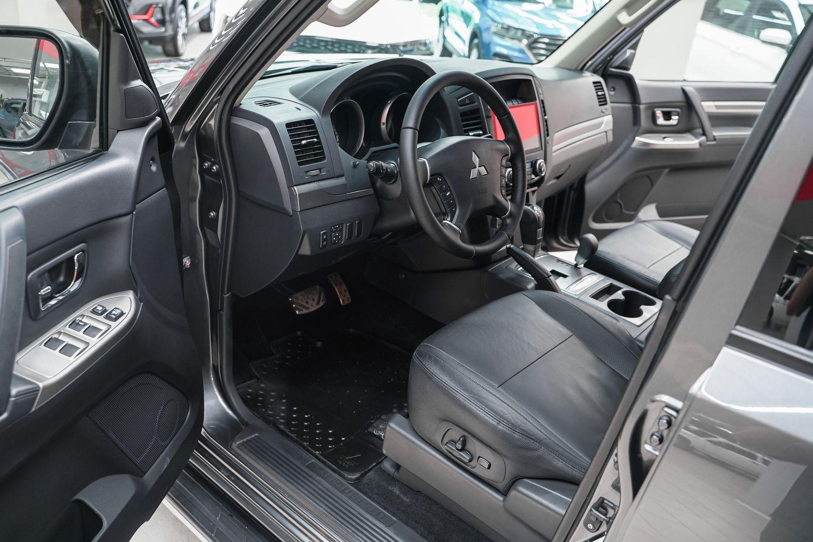 Mitsubishi Pajero 2013, серый, ДЦ Орехово