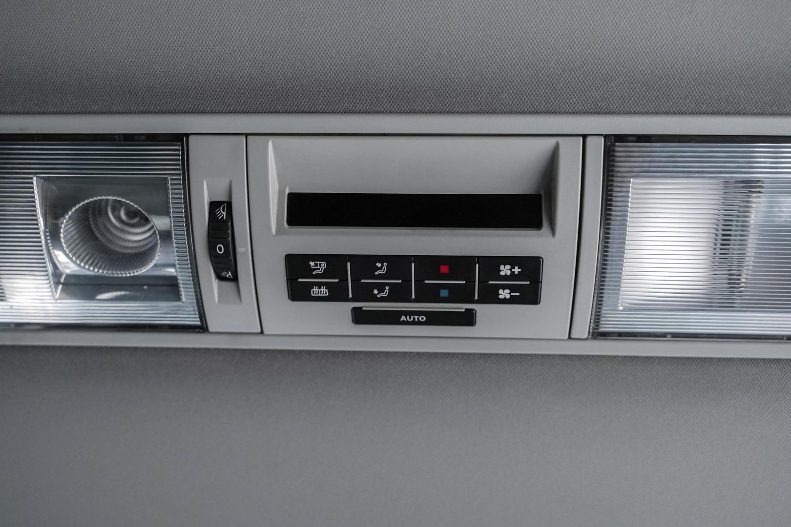 Volkswagen Multivan 2014, белый, ДЦ Орехово