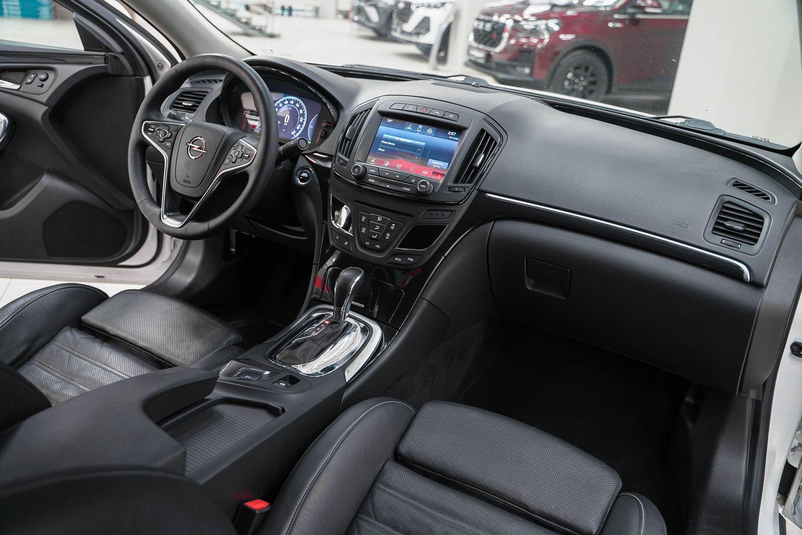 Opel Insignia 2014, белый, ДЦ Орехово