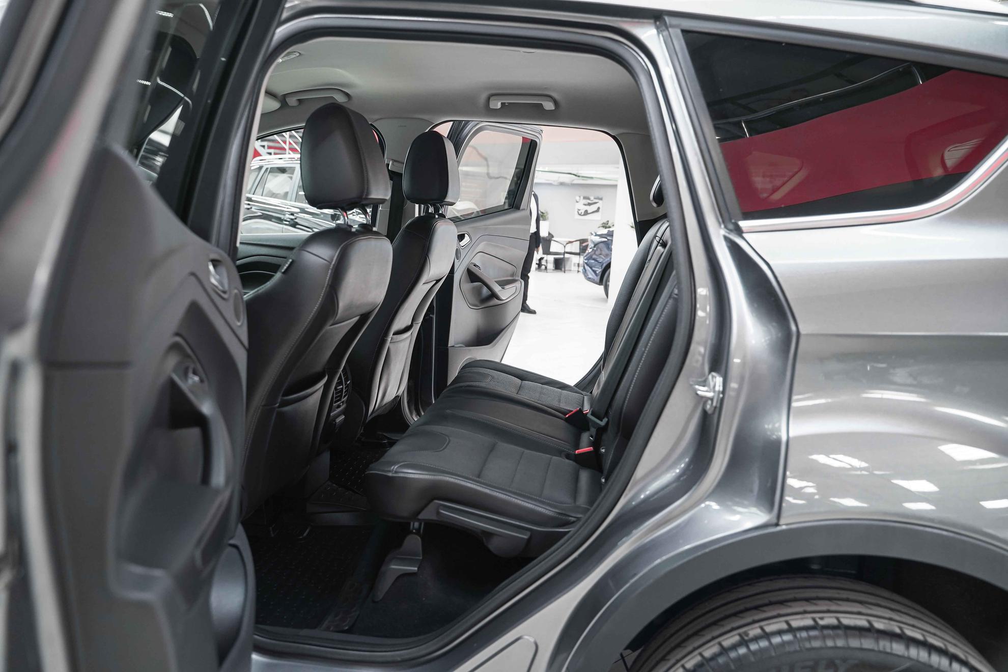 Ford Kuga 2013, серый, ДЦ Орехово