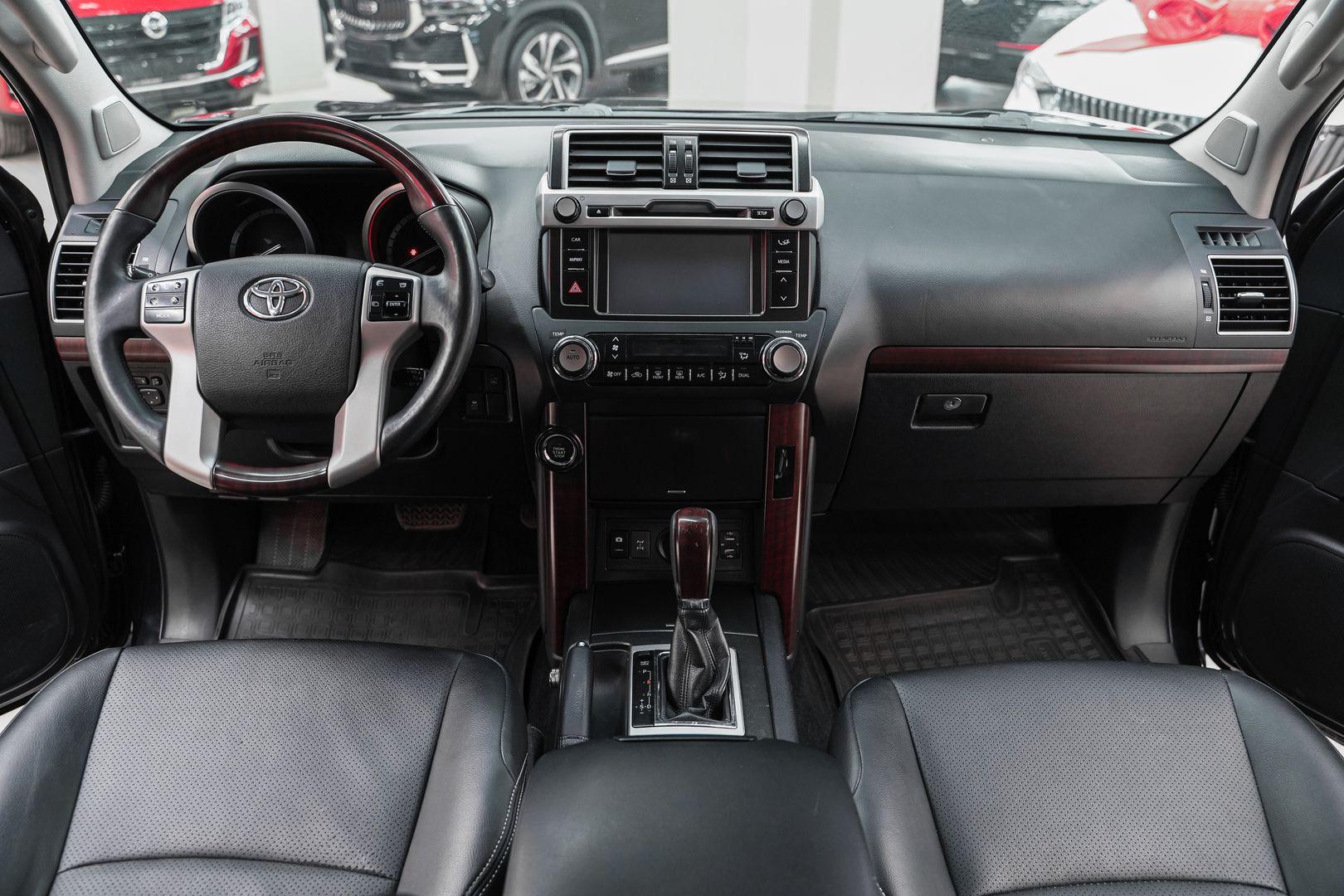 Toyota Land Cruiser Prado 2014, черный, ДЦ Орехово
