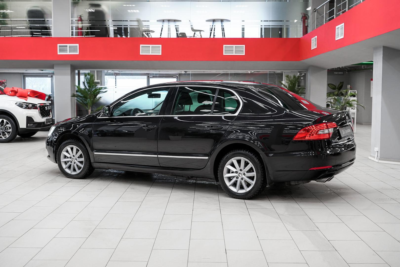 Skoda Superb 2014, черный, ДЦ Орехово