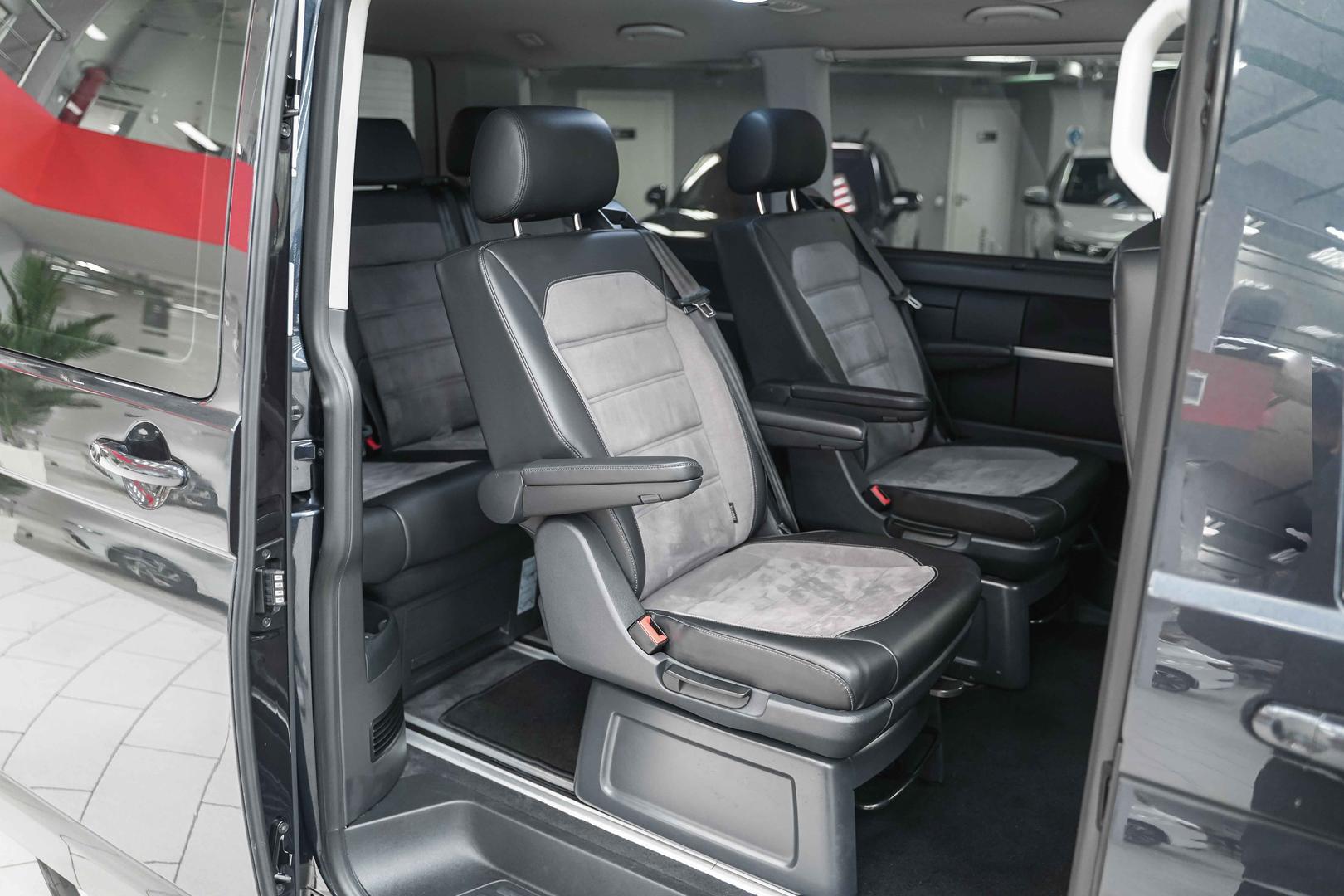 Volkswagen Multivan 2020, синий, ДЦ Орехово