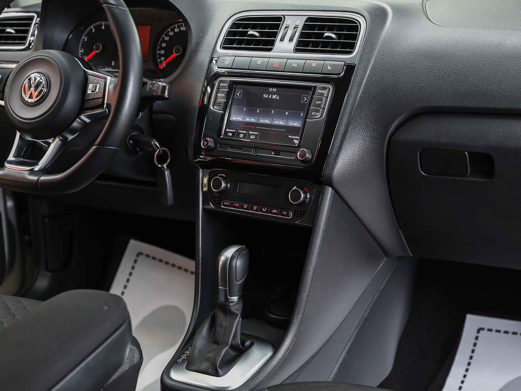 Volkswagen Polo 2018, серебряный, ДЦ Орехово