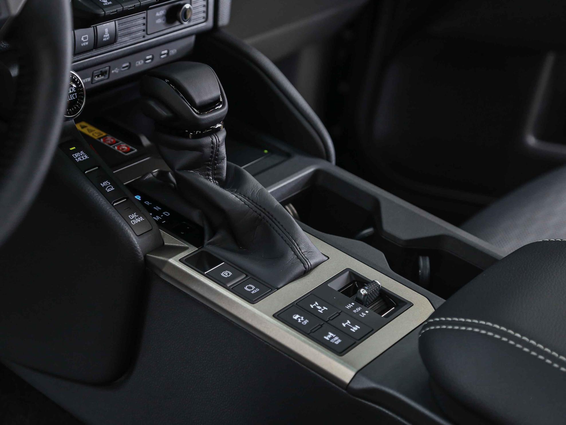 Toyota Land Cruiser Prado 2026, черный, ДЦ Орехово