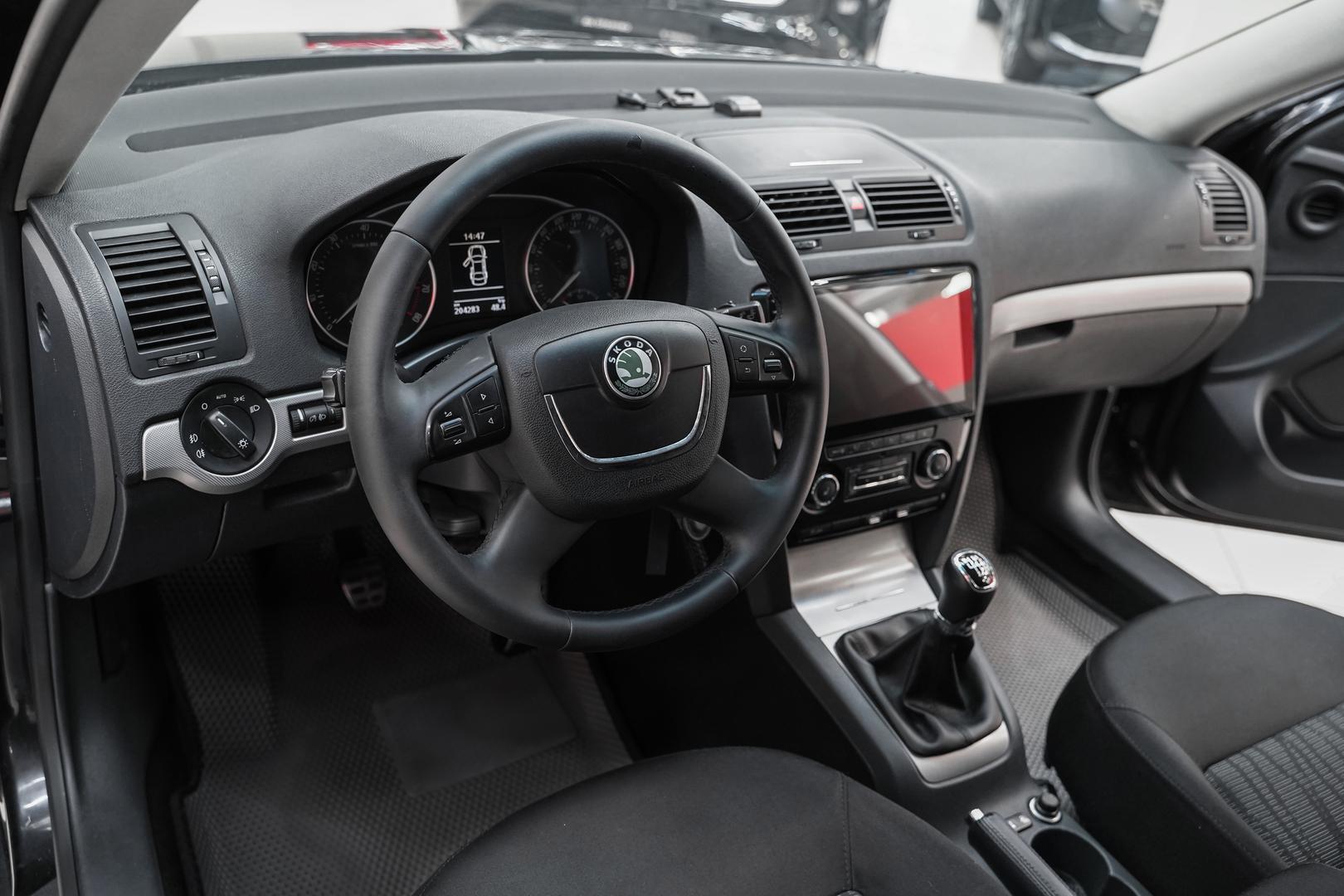 Skoda Octavia 2012, черный, ДЦ Орехово