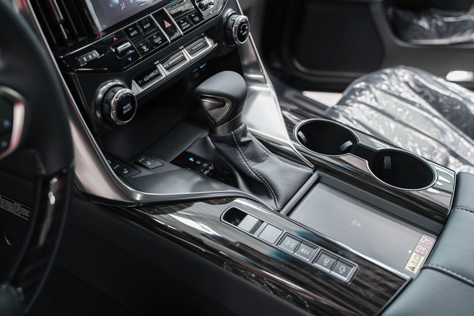 Lexus LX 2024, черный, ДЦ Орехово