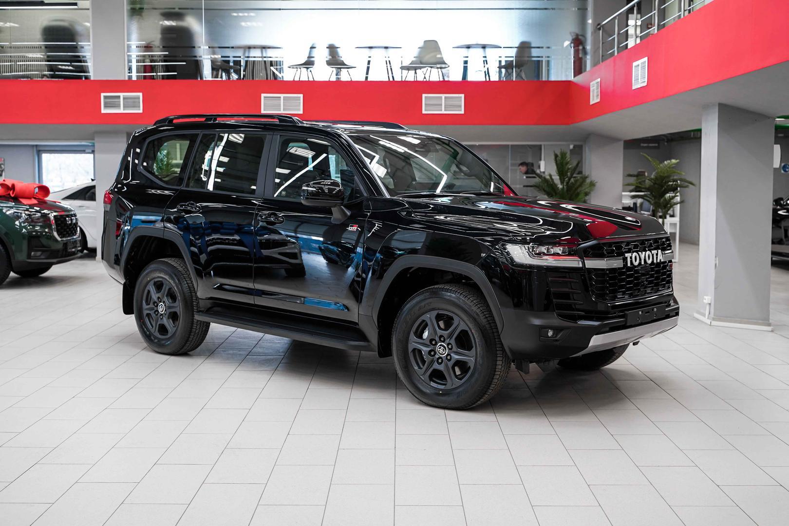 Toyota Land Cruiser 2026, черный, ДЦ Орехово