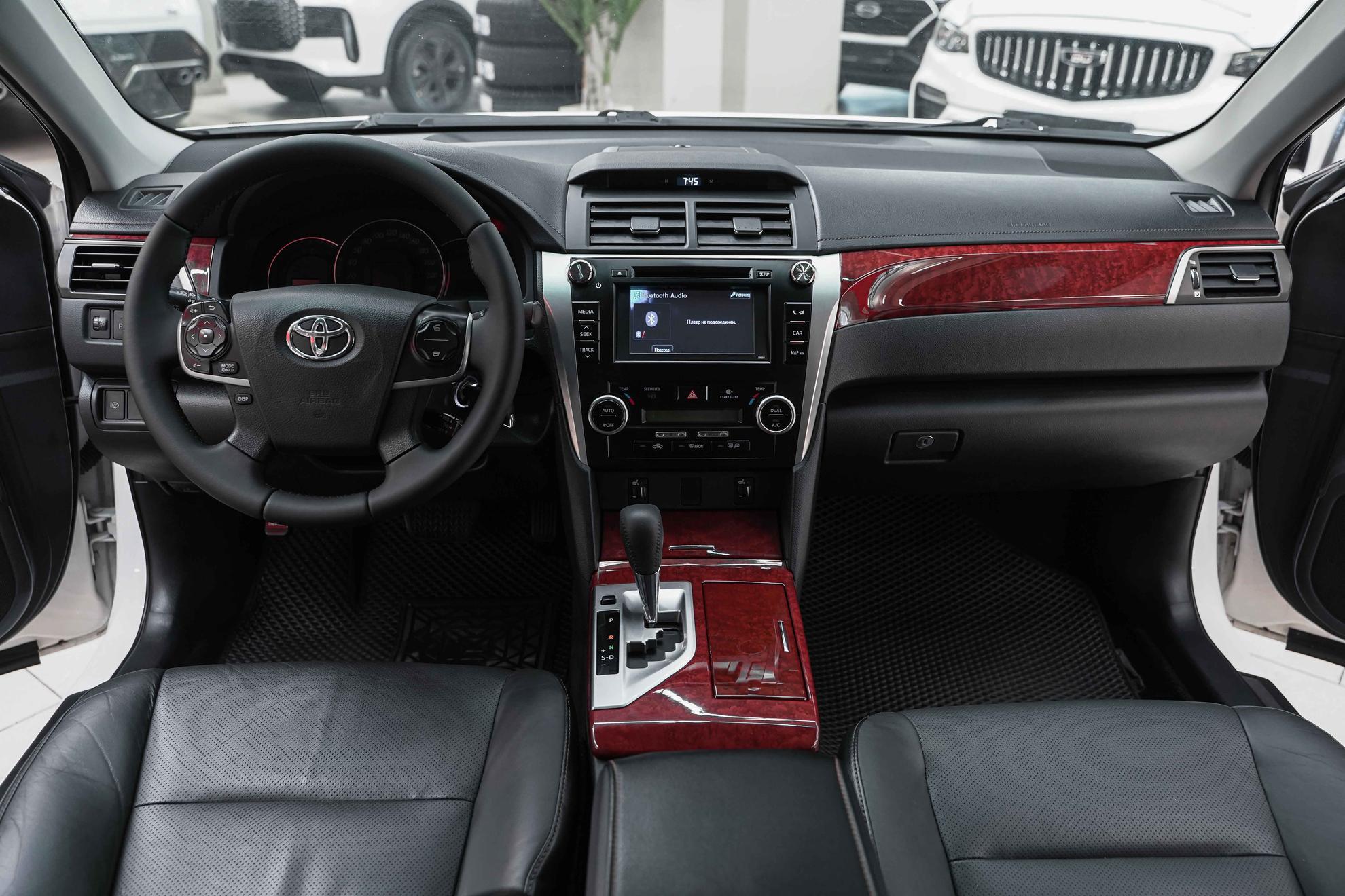Toyota Camry 2014, белый, ДЦ Орехово