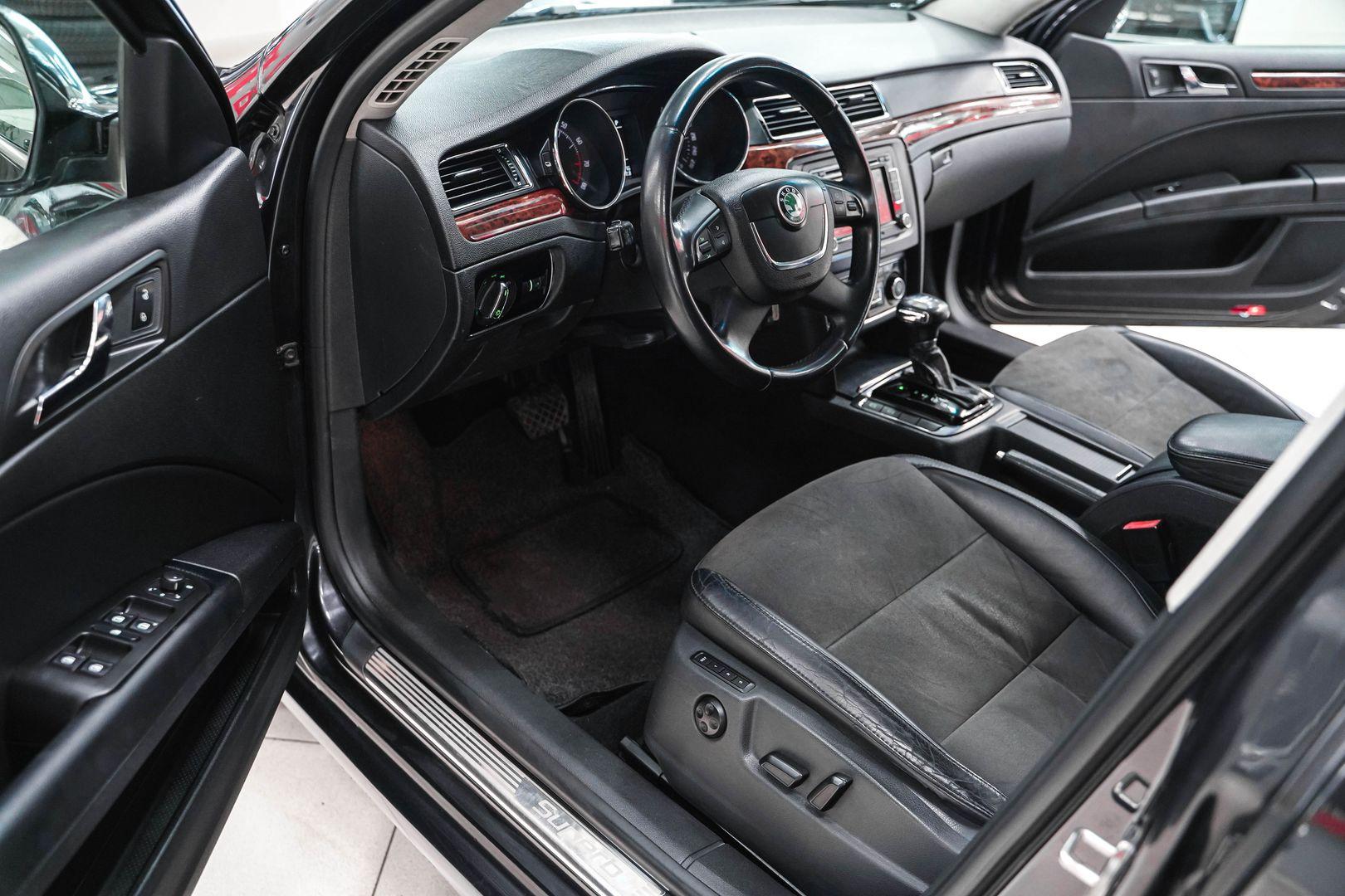 Skoda Superb 2010, черный, ДЦ Орехово