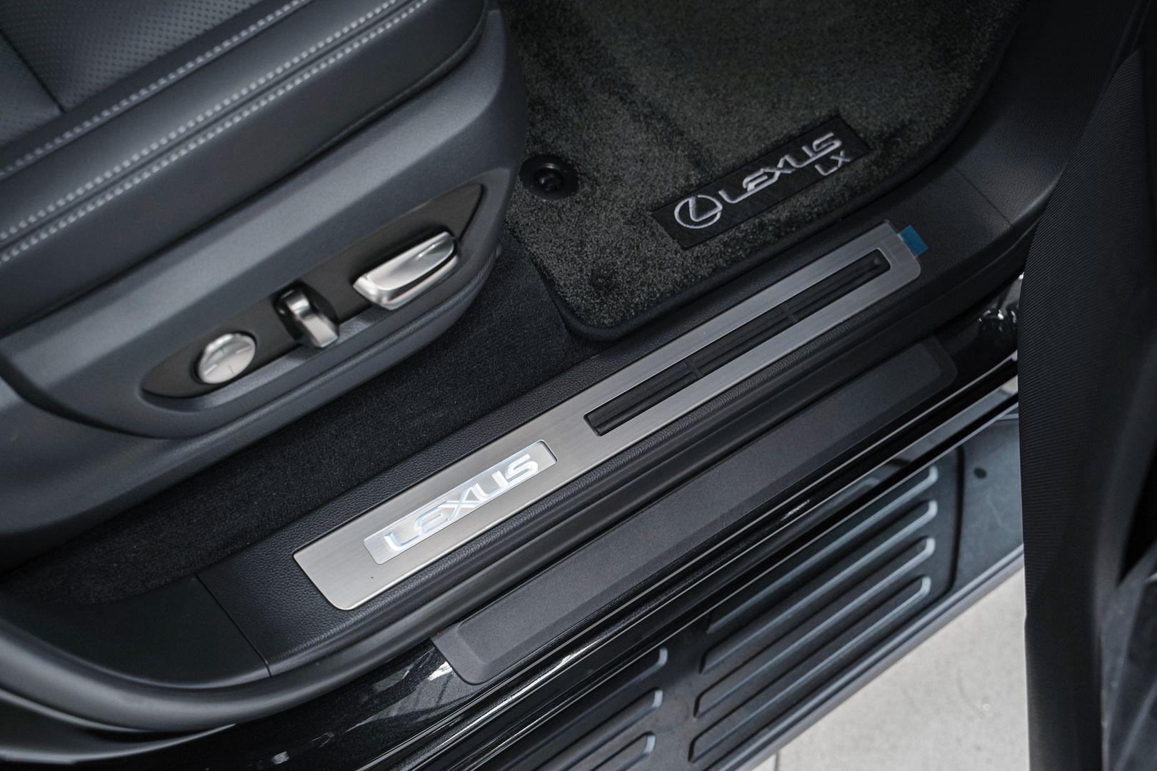 Lexus LX 2024, черный, ДЦ Орехово